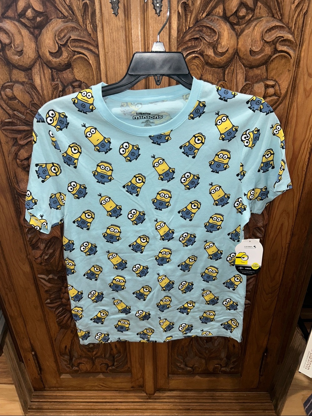 NWT Minions medium tee shirt